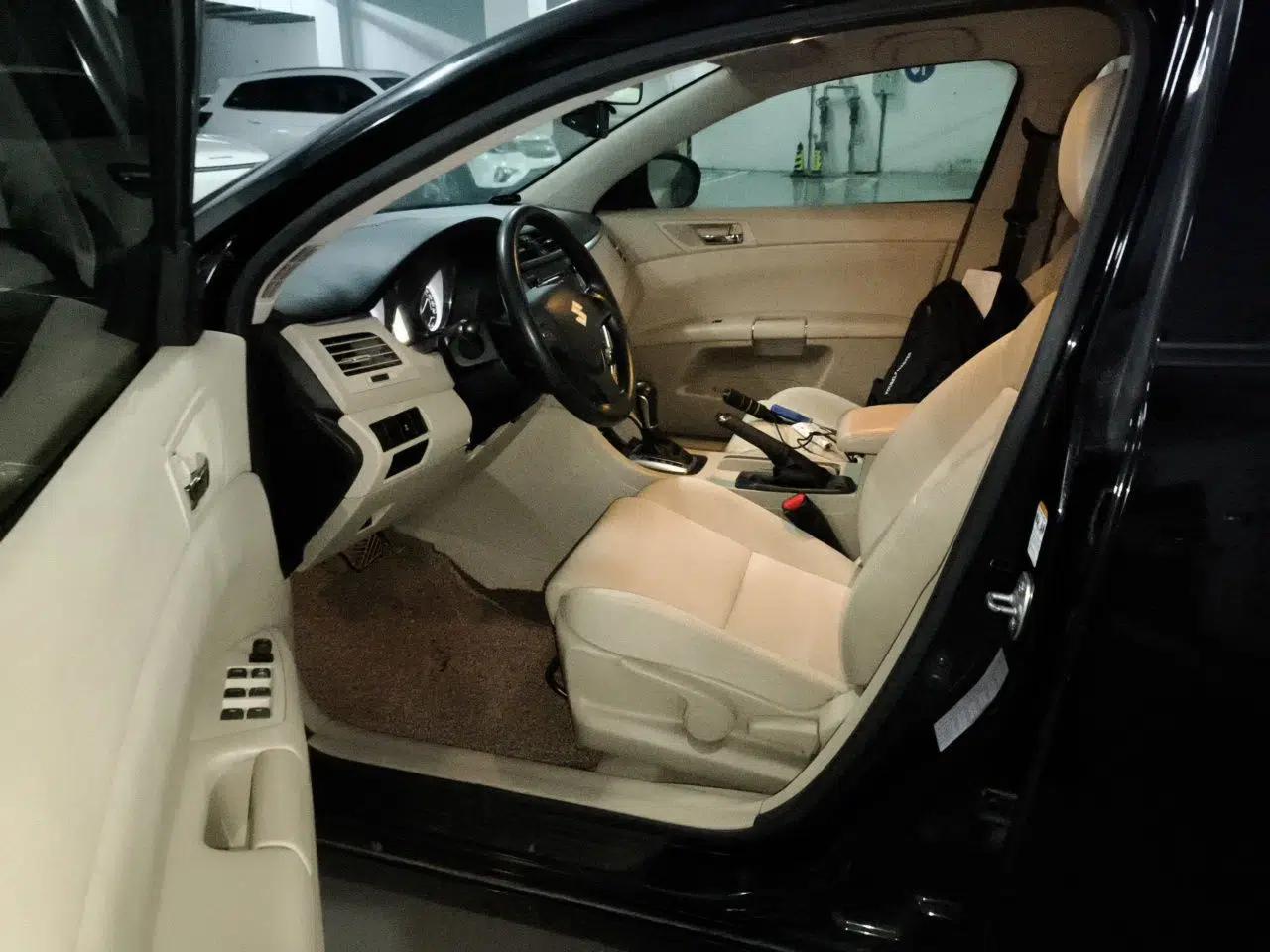 Suzuki Kizashi 2011 2.4L Two-Wheel Drive CVT Standard Edition — миниатюра 17