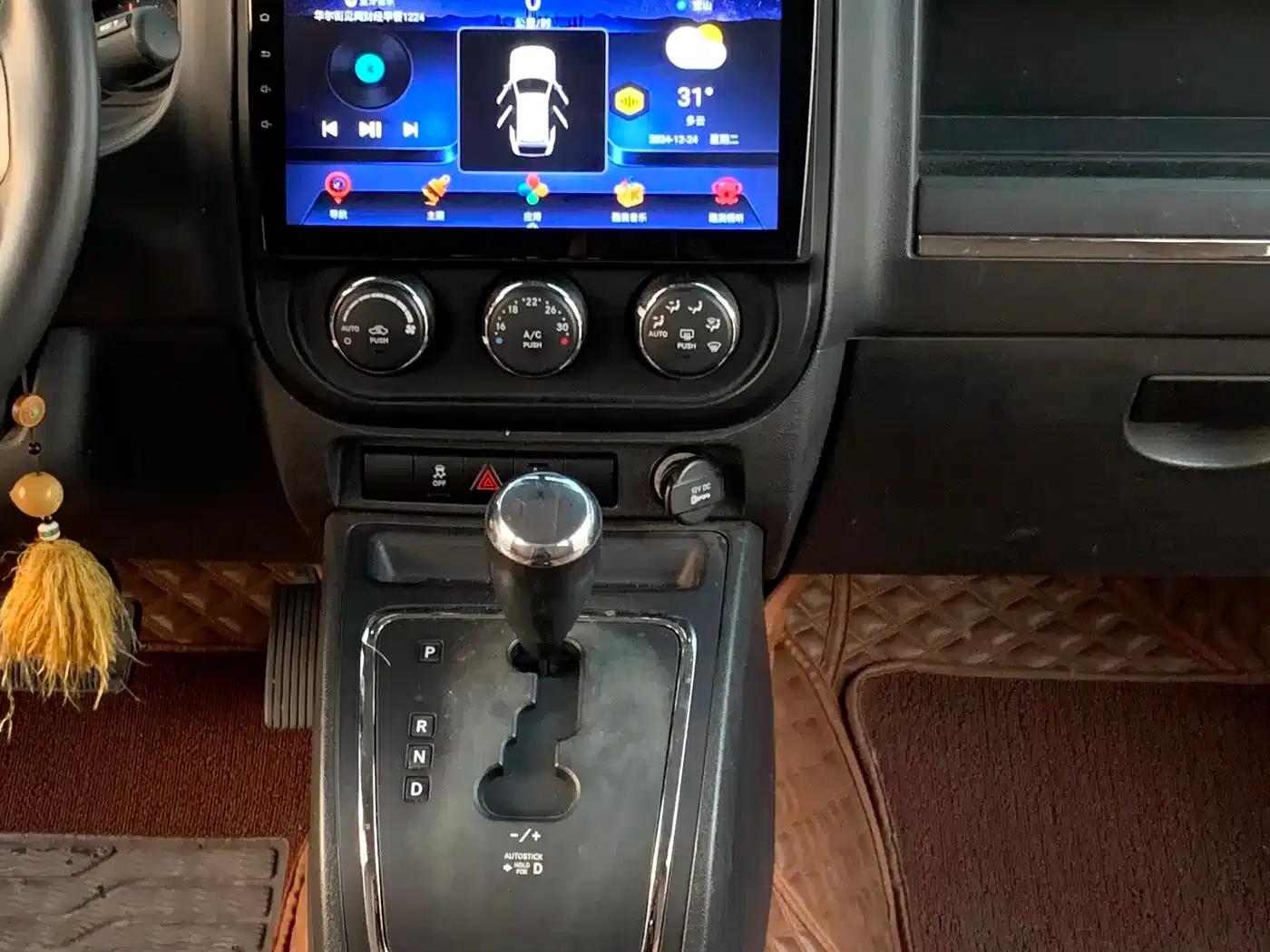 2013 Jeep Compass 2.4 Sport — миниатюра 12