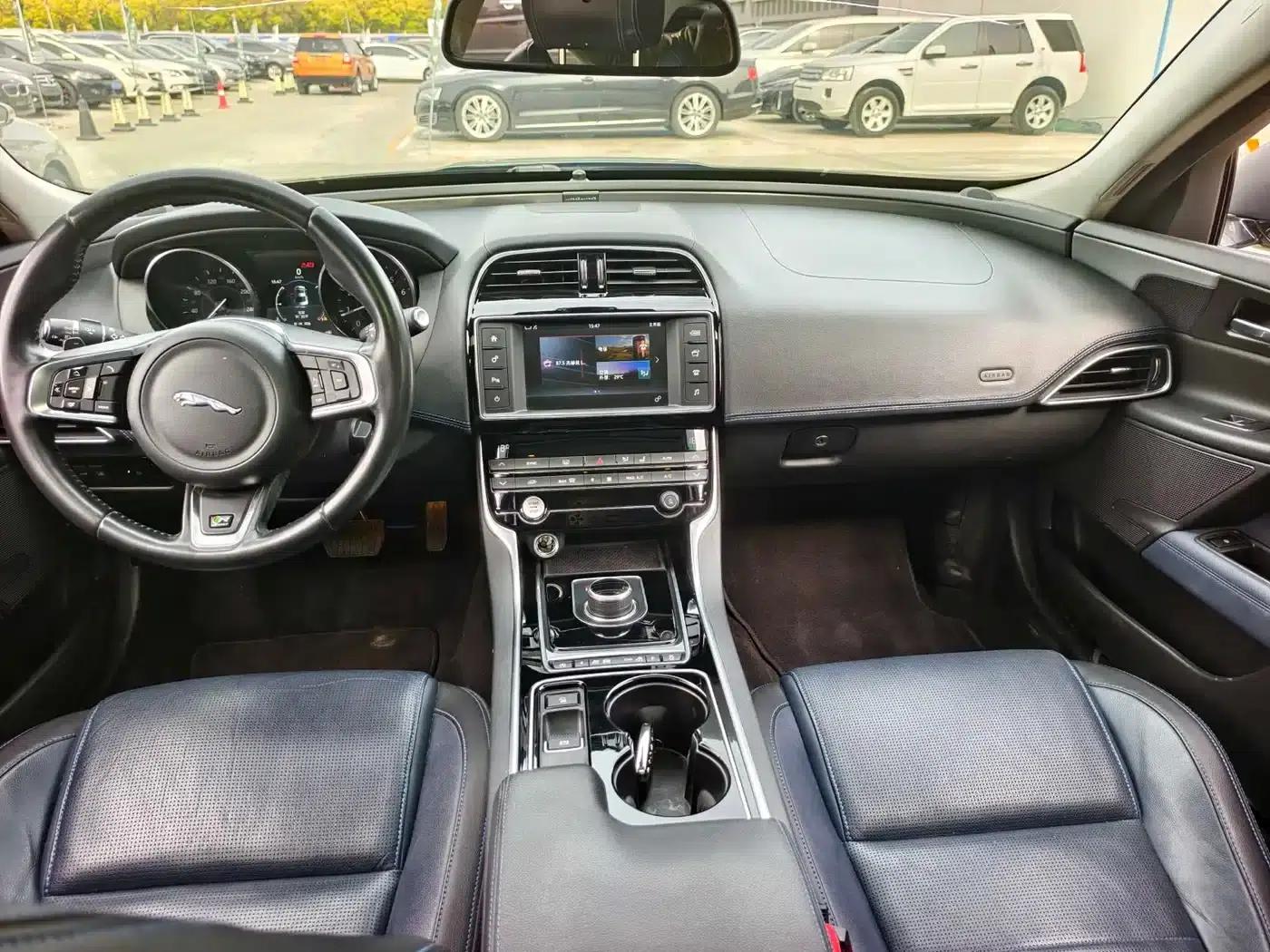 Jaguar XE 2017 2.0T 200PS R-Sport — миниатюра 11