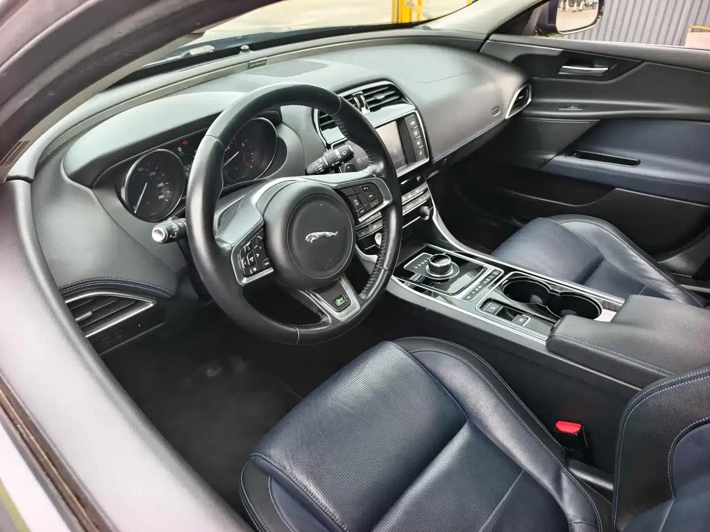Jaguar XE 2017 2.0T 200PS R-Sport — миниатюра 16