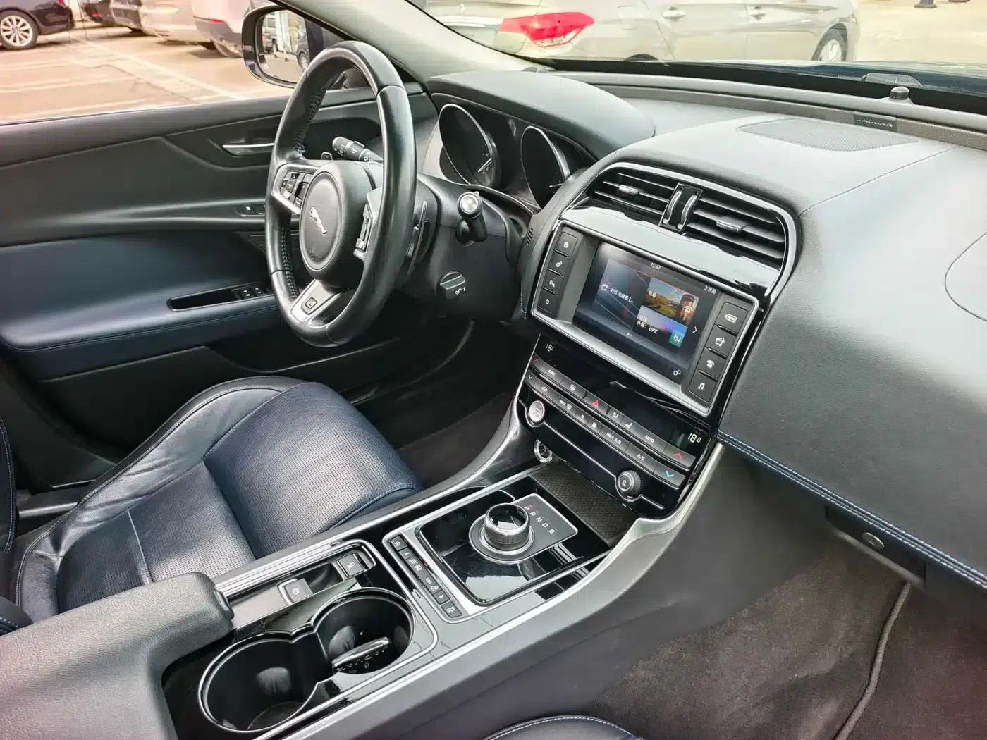 Jaguar XE 2017 2.0T 200PS R-Sport — миниатюра 19