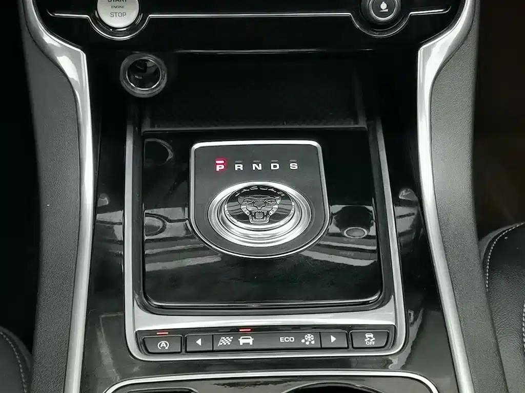 2017 Jaguar XE 2.0T 240PS R-Sport — миниатюра 13