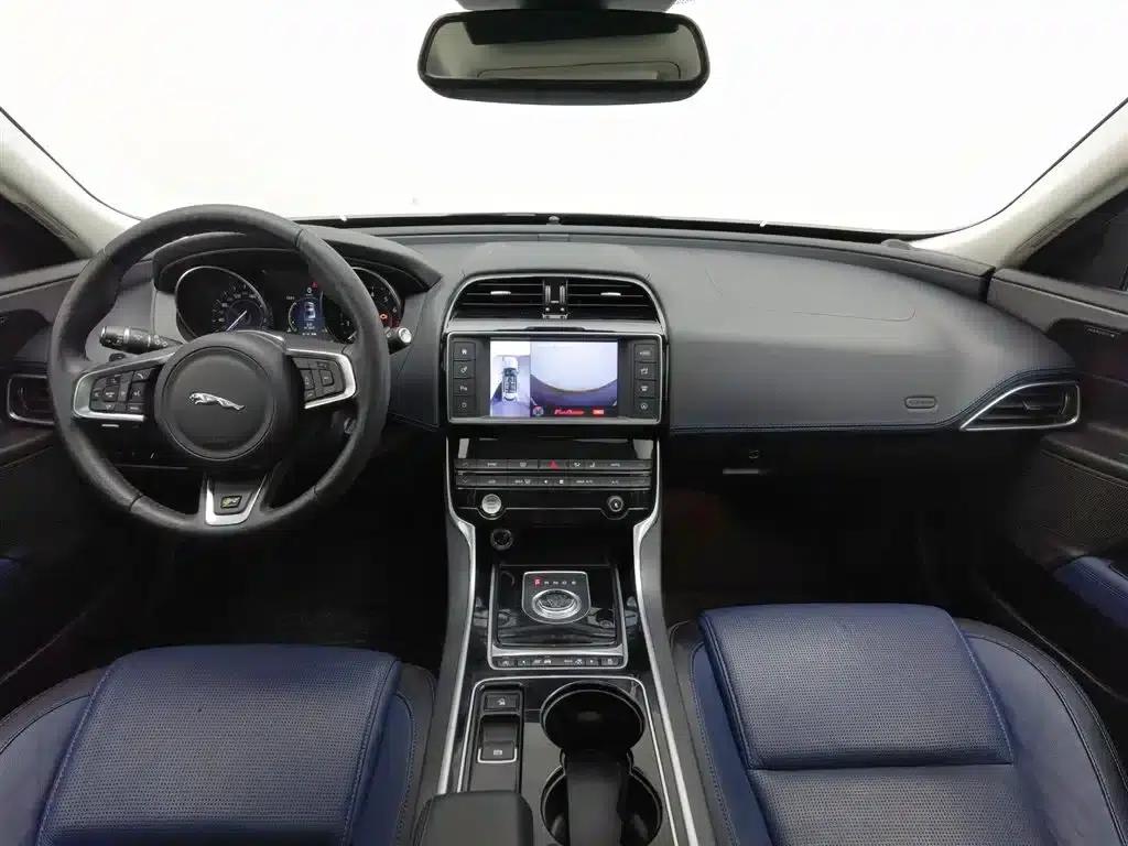 2017 Jaguar XE 2.0T 240PS R-Sport — миниатюра 5