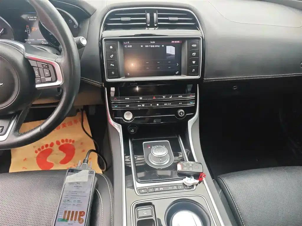 Jaguar XE 2015 2.0T 200PS R-Sport — миниатюра 13