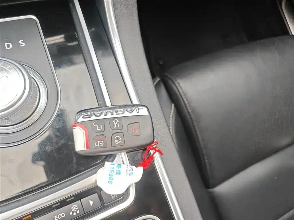 Jaguar XE 2015 2.0T 200PS R-Sport — миниатюра 9