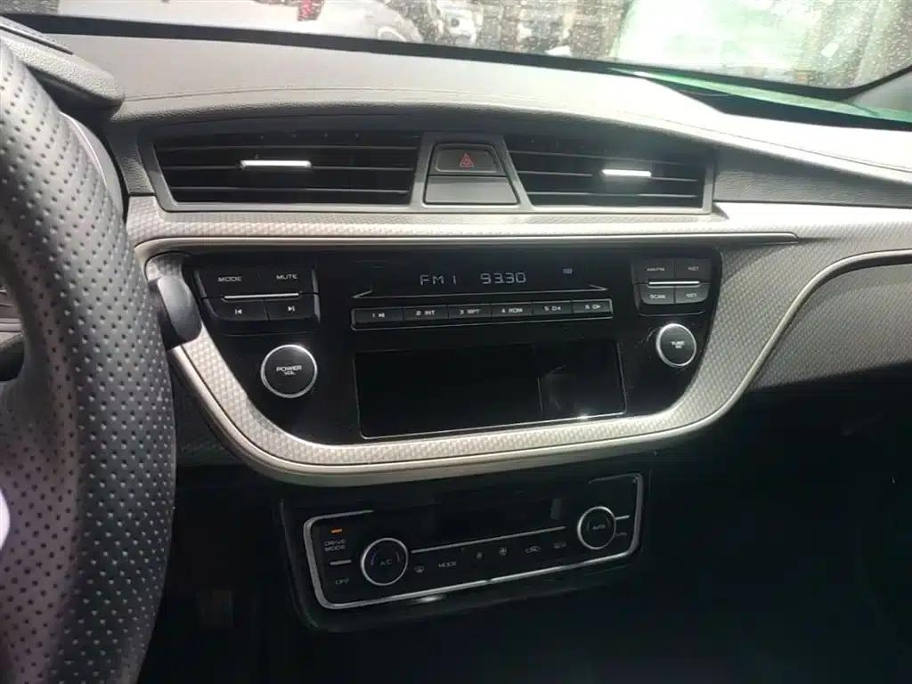 Geely Emgrand EV Pro 2021 Online Booking Edition — миниатюра 13