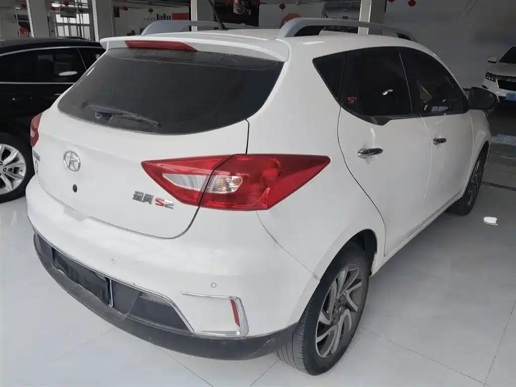Refine S2 2015 1.5L Manual Deluxe Smart Edition — миниатюра 5