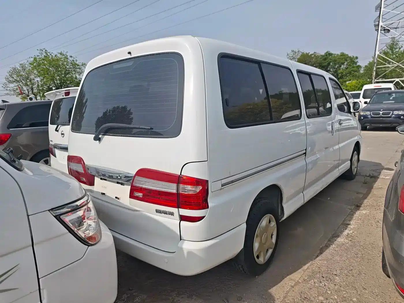 Grace 2015 2.0L Classic Edition Standard Long Wheelbase 7/9 Seats — миниатюра 3