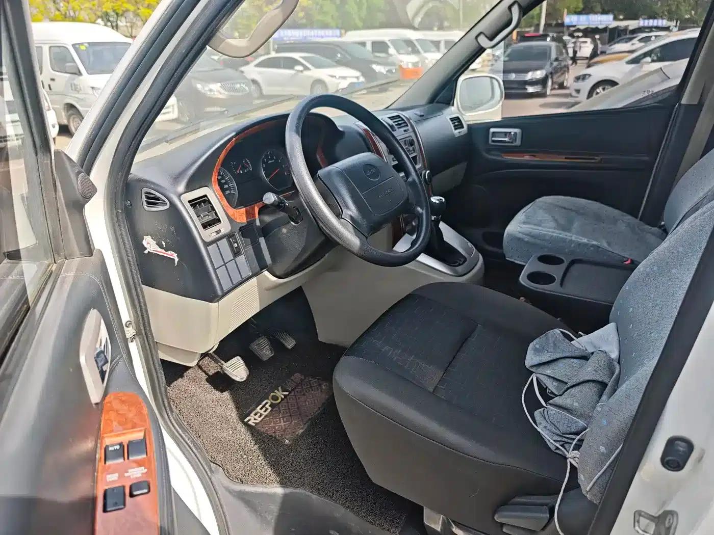 Grace 2015 2.0L Classic Edition Standard Long Wheelbase 7/9 Seats — миниатюра 4