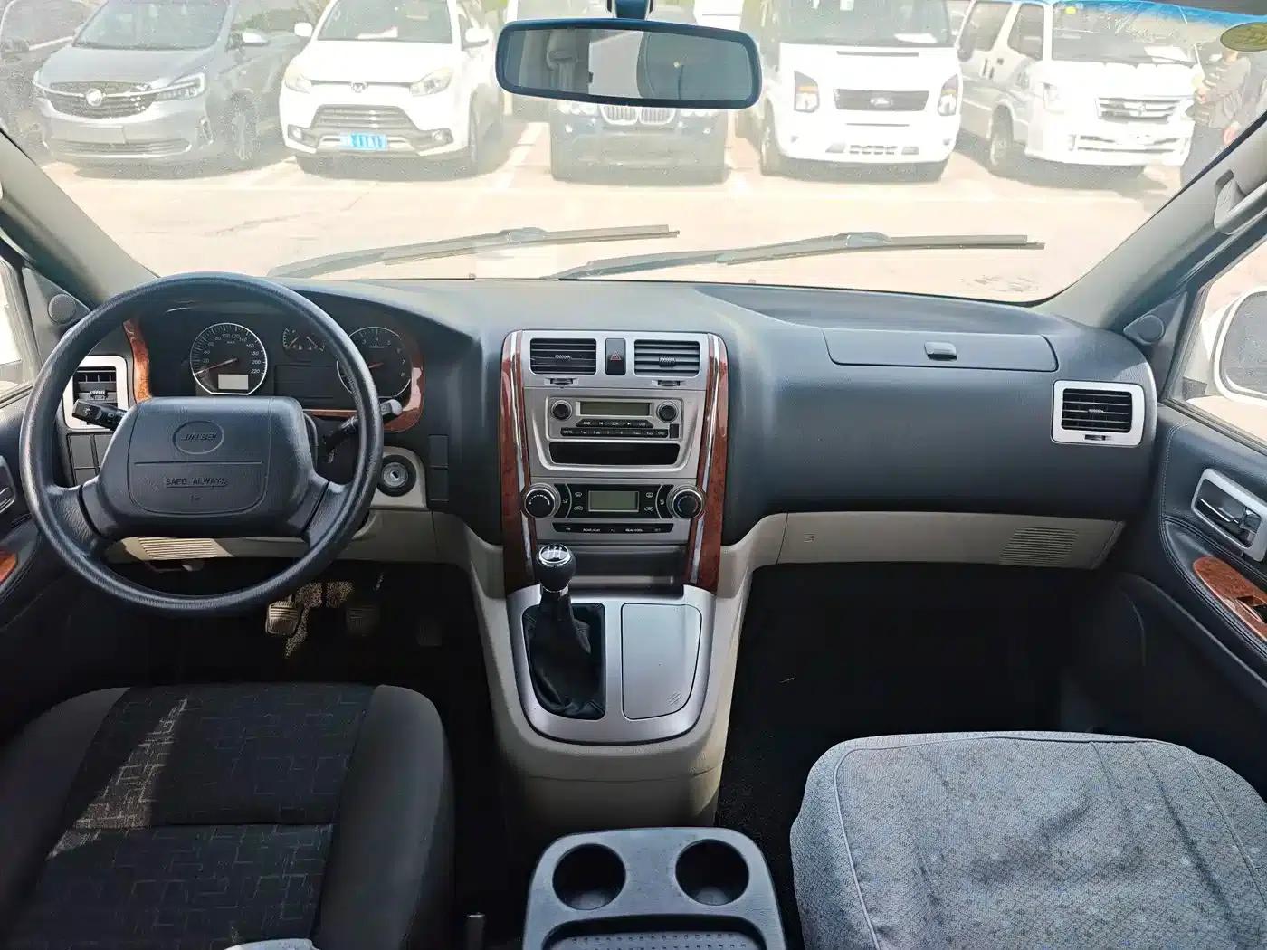 Grace 2015 2.0L Classic Edition Standard Long Wheelbase 7/9 Seats — миниатюра 5
