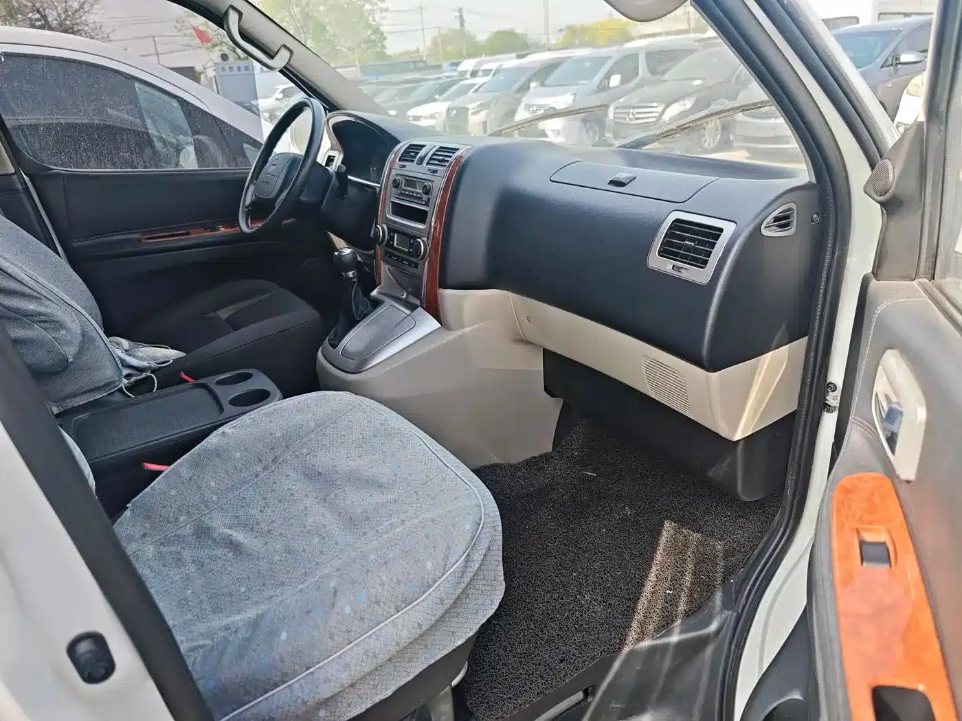 Grace 2015 2.0L Classic Edition Standard Long Wheelbase 7/9 Seats — миниатюра 6