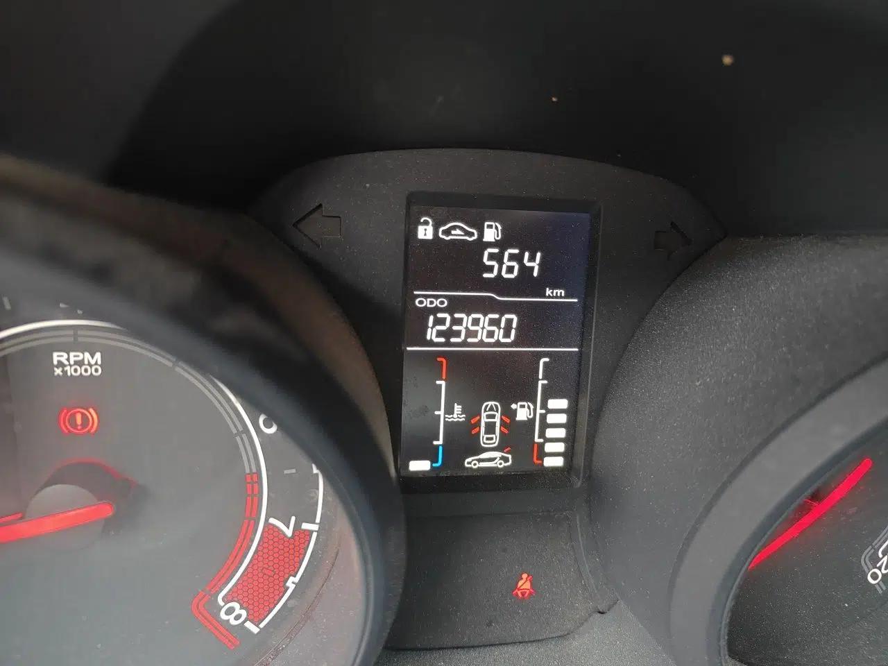 MG GT 2016 1.5L Manual Value-Added Luxury Edition — миниатюра 13