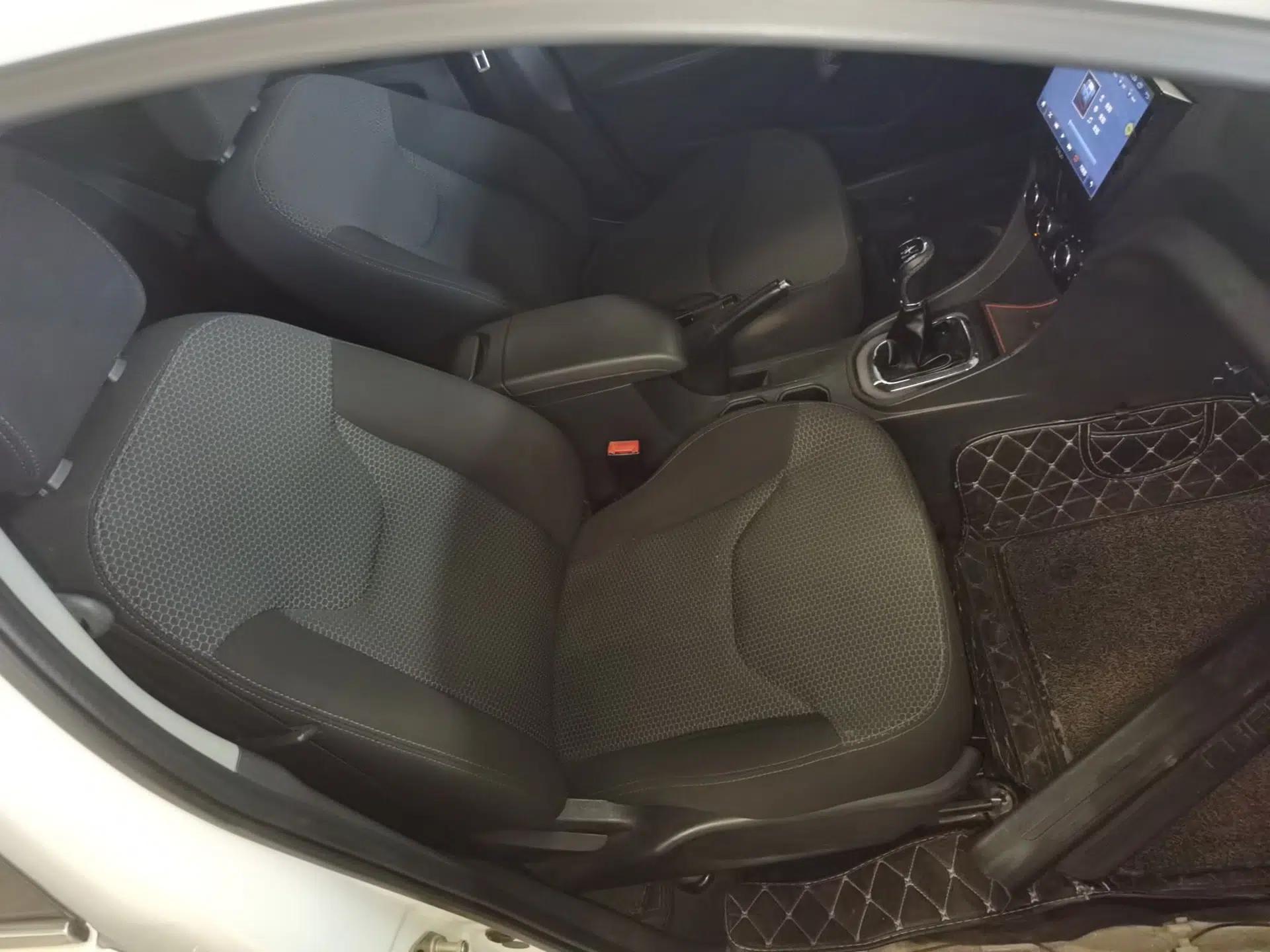 Chery Arrizo 3 2015 1.5L Manual Genuine Version — миниатюра 9