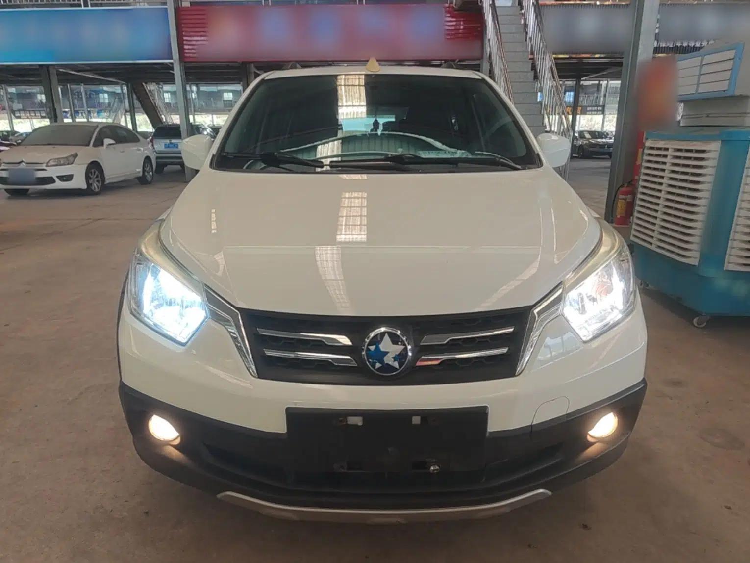Venucia R50X 2015 1.6L Manual Luxury Edition — миниатюра 2