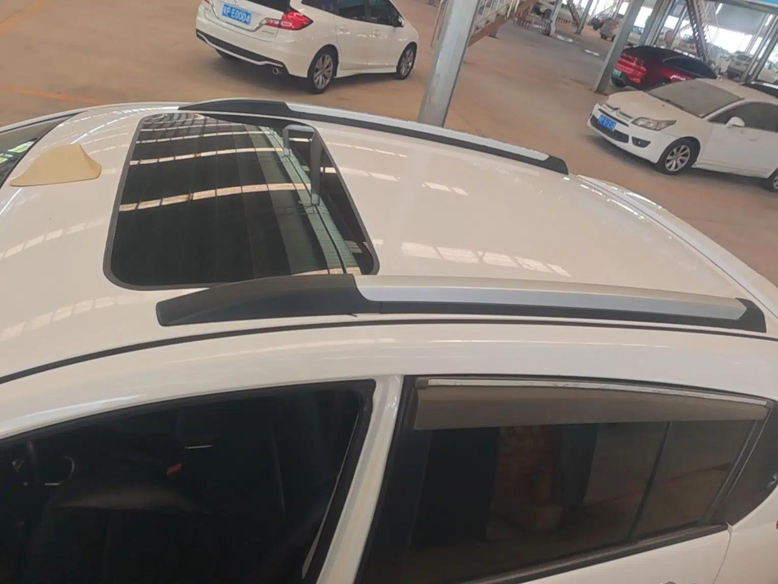 Venucia R50X 2015 1.6L Manual Luxury Edition — миниатюра 11