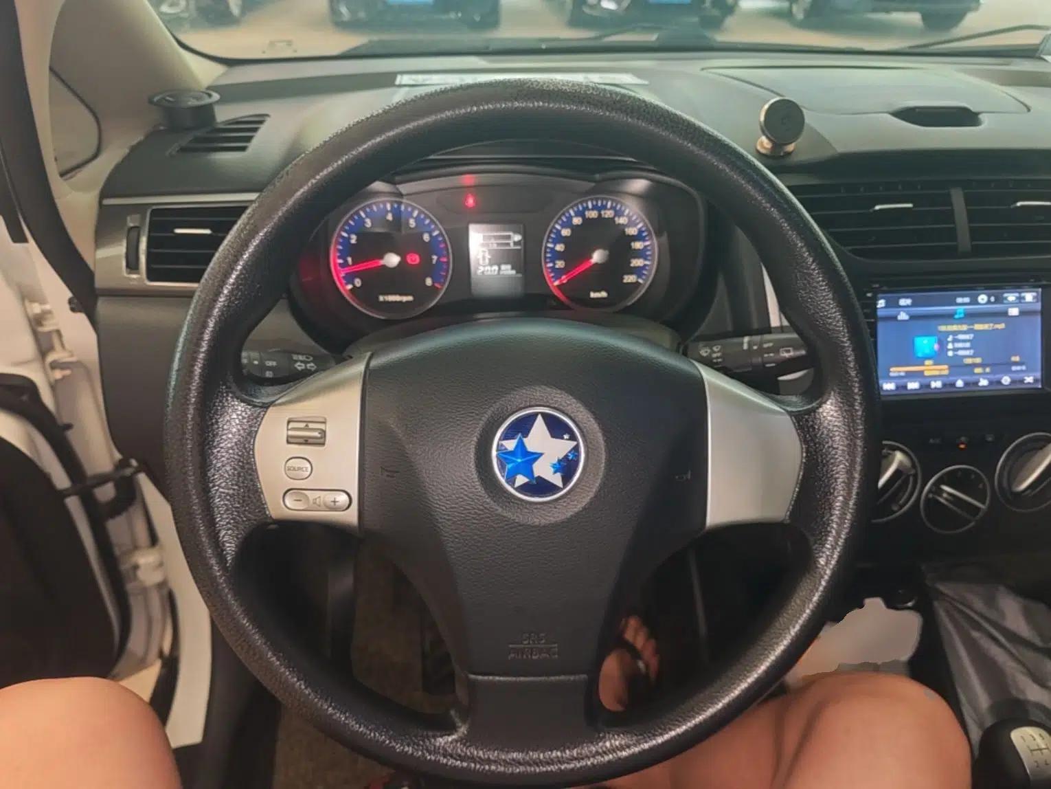 Venucia R50X 2015 1.6L Manual Luxury Edition — миниатюра 14