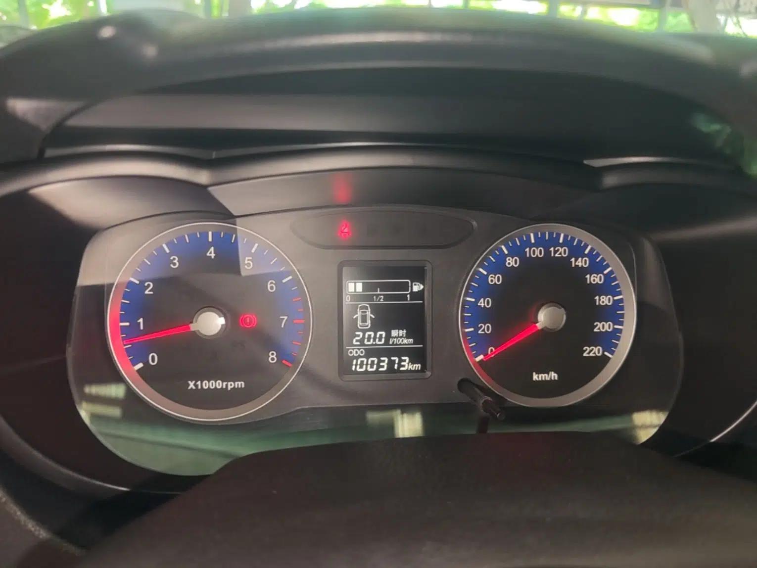Venucia R50X 2015 1.6L Manual Luxury Edition — миниатюра 15