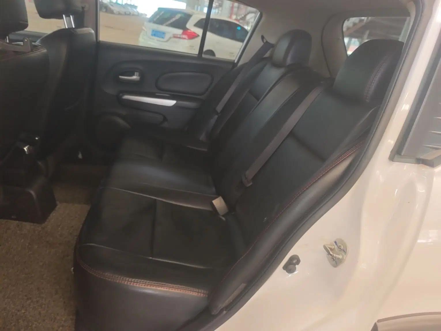 Venucia R50X 2015 1.6L Manual Luxury Edition — миниатюра 20