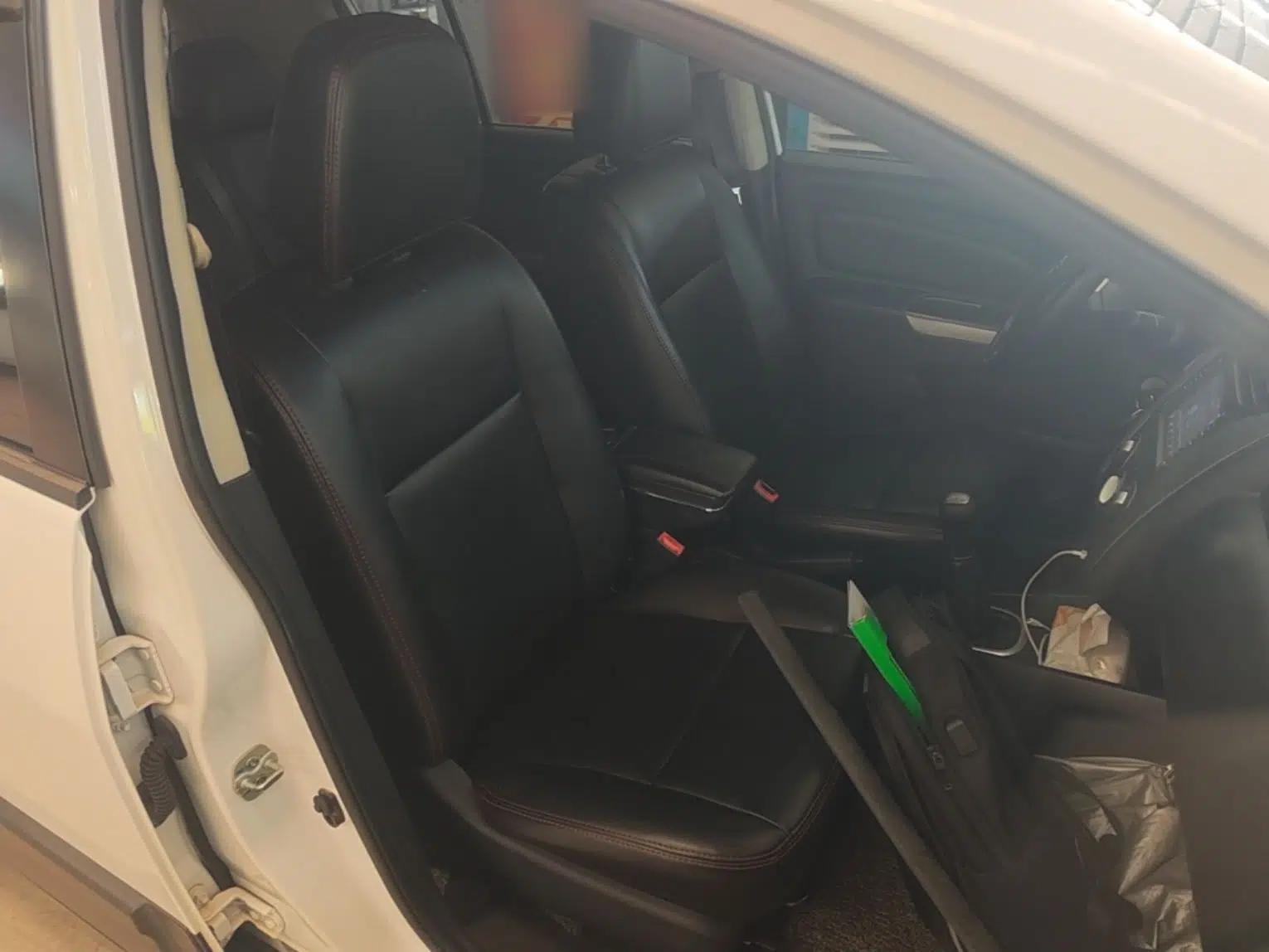 Venucia R50X 2015 1.6L Manual Luxury Edition — миниатюра 23