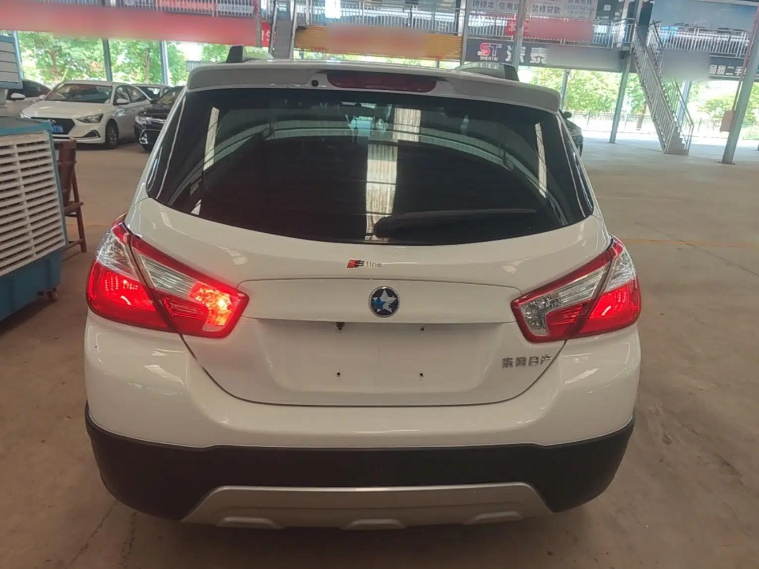 Venucia R50X 2015 1.6L Manual Luxury Edition — миниатюра 5