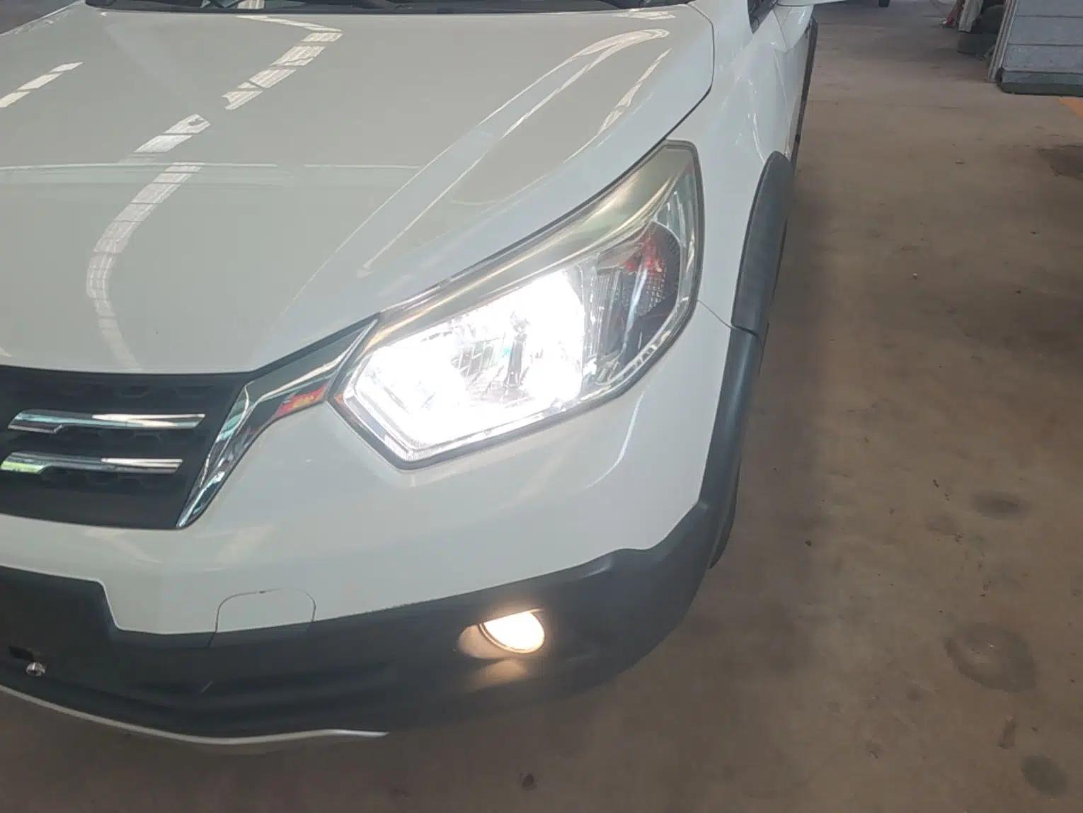 Venucia R50X 2015 1.6L Manual Luxury Edition — миниатюра 9