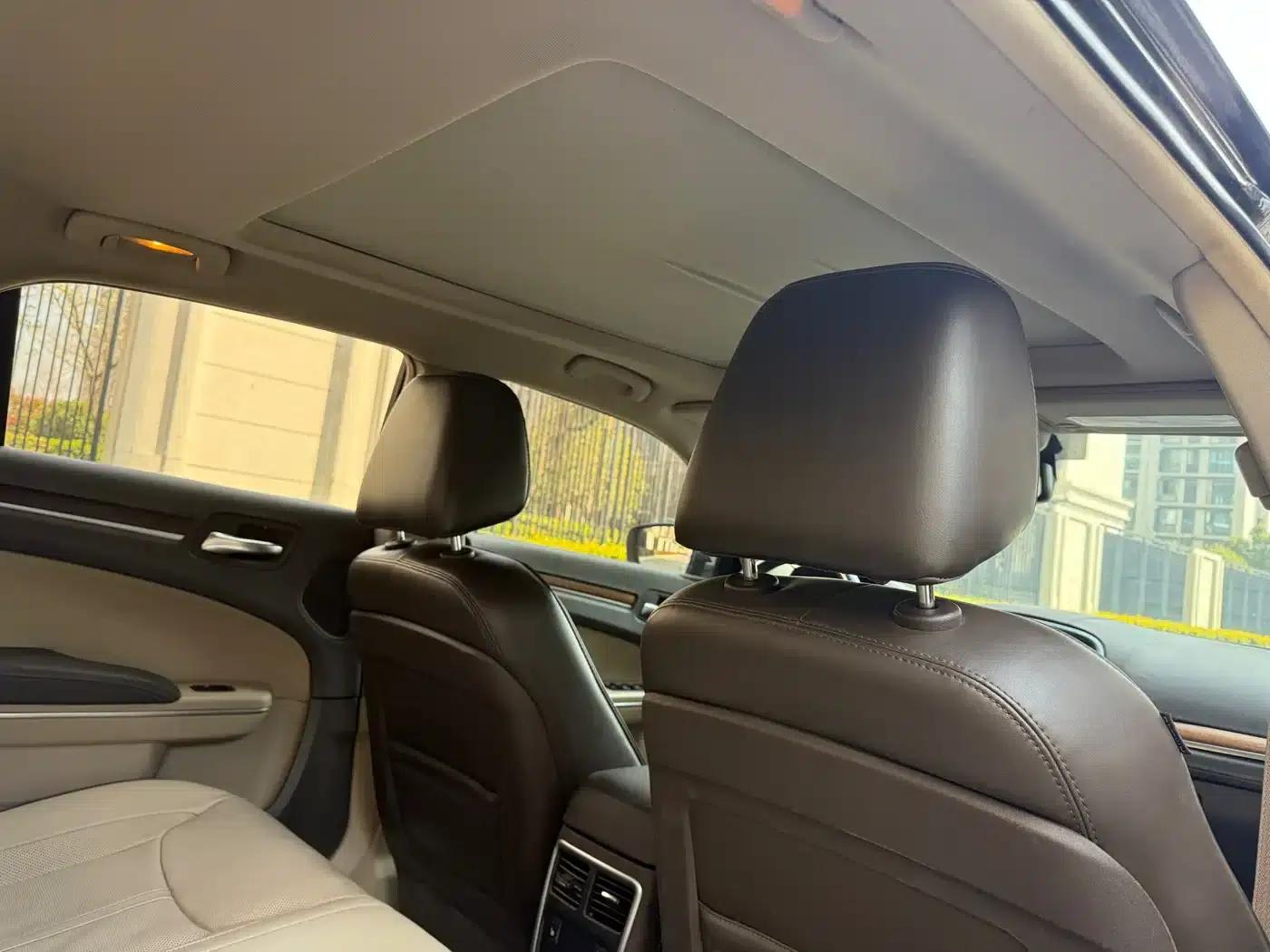 2013 Chrysler 300C Imported Model 3.6L Premium Edition — миниатюра 15