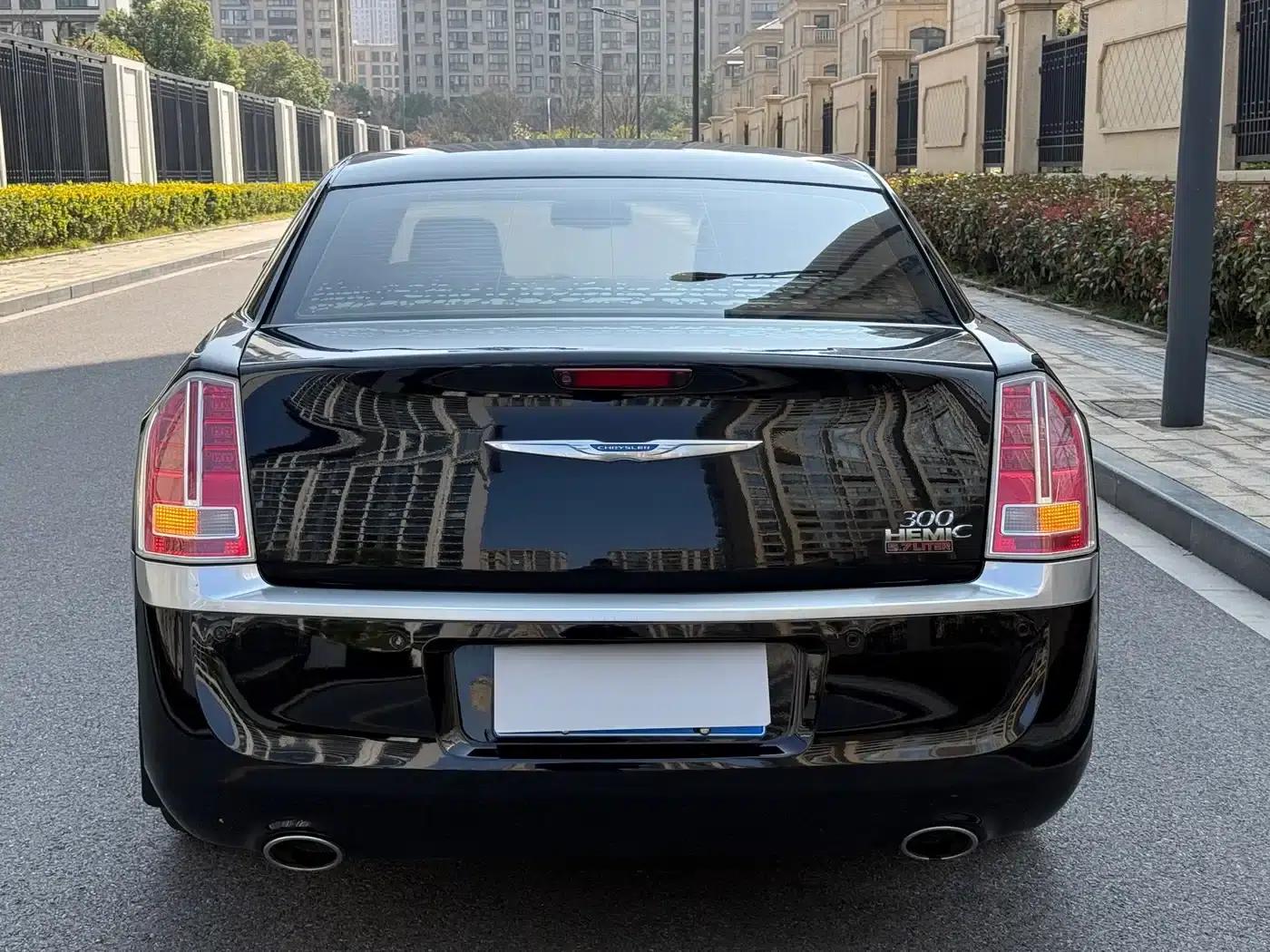 2013 Chrysler 300C Imported Model 3.6L Premium Edition — миниатюра 3