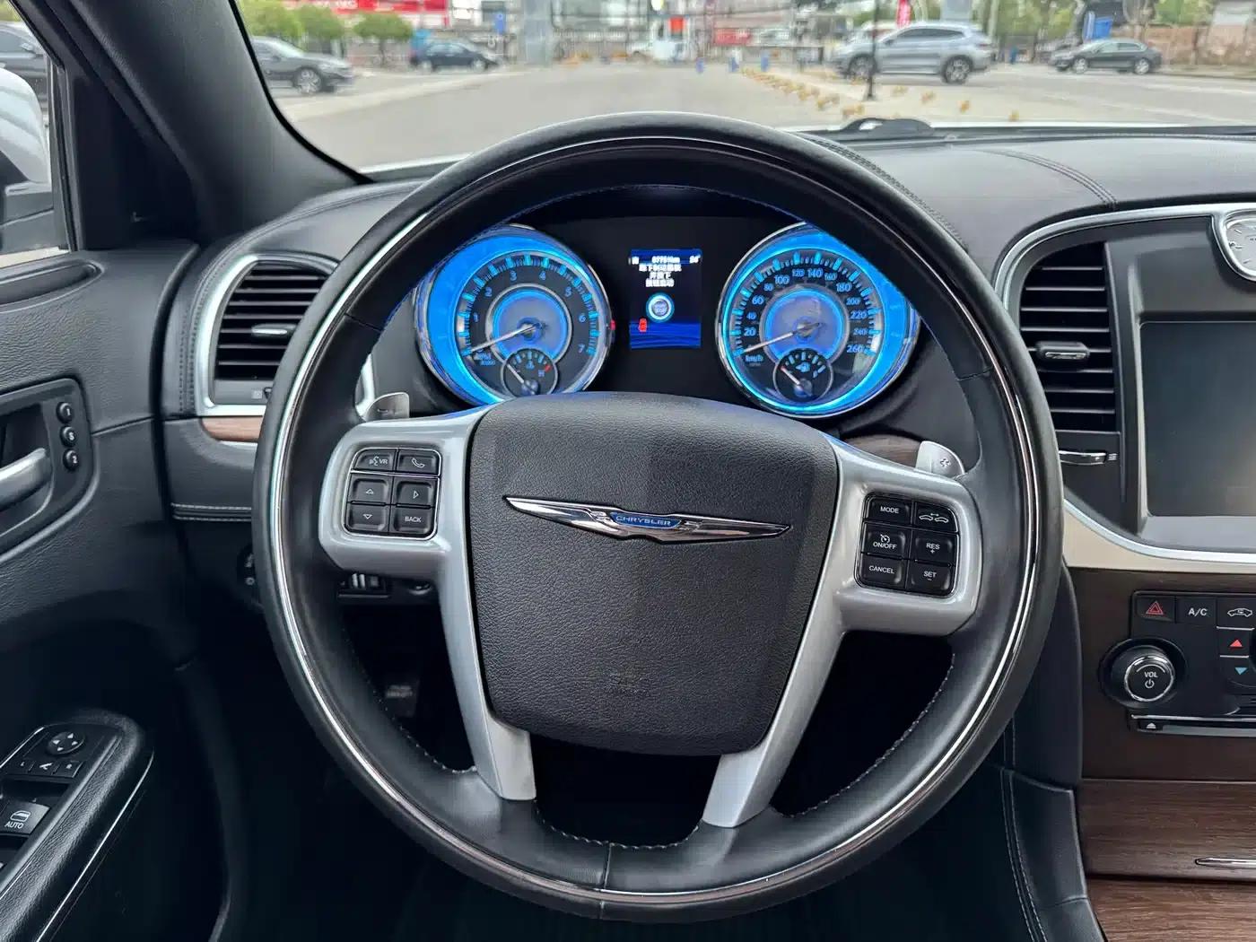 2014 Chrysler 300C Imported Model 3.0L Excellence Edition — миниатюра 13