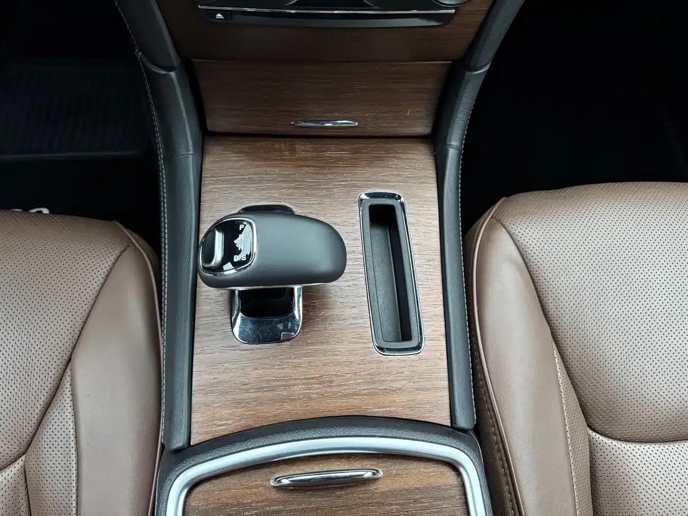 2014 Chrysler 300C Imported Model 3.0L Excellence Edition — миниатюра 17