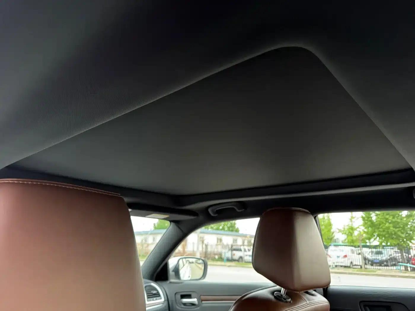 2014 Chrysler 300C Imported Model 3.0L Excellence Edition — миниатюра 19