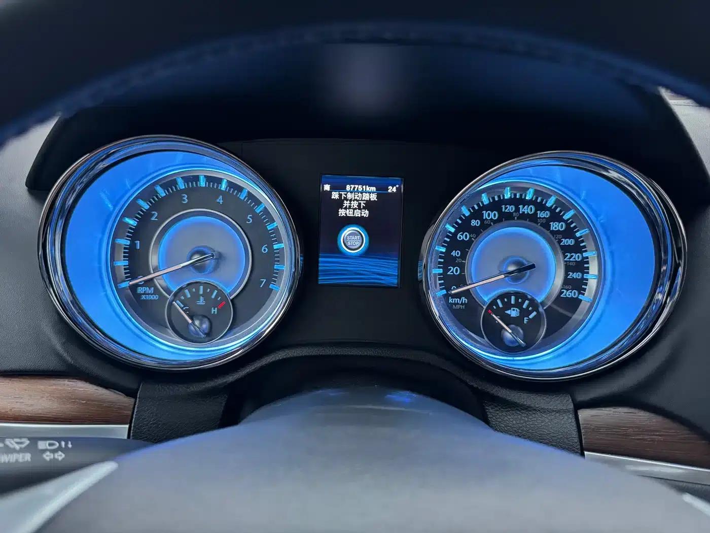 2014 Chrysler 300C Imported Model 3.0L Excellence Edition — миниатюра 22