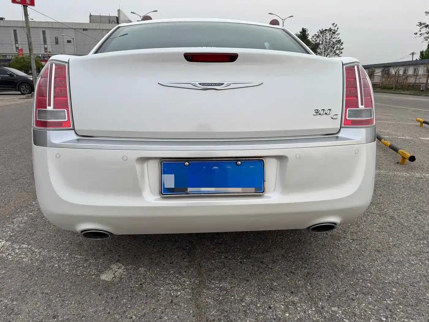 2014 Chrysler 300C Imported Model 3.0L Excellence Edition — миниатюра 4