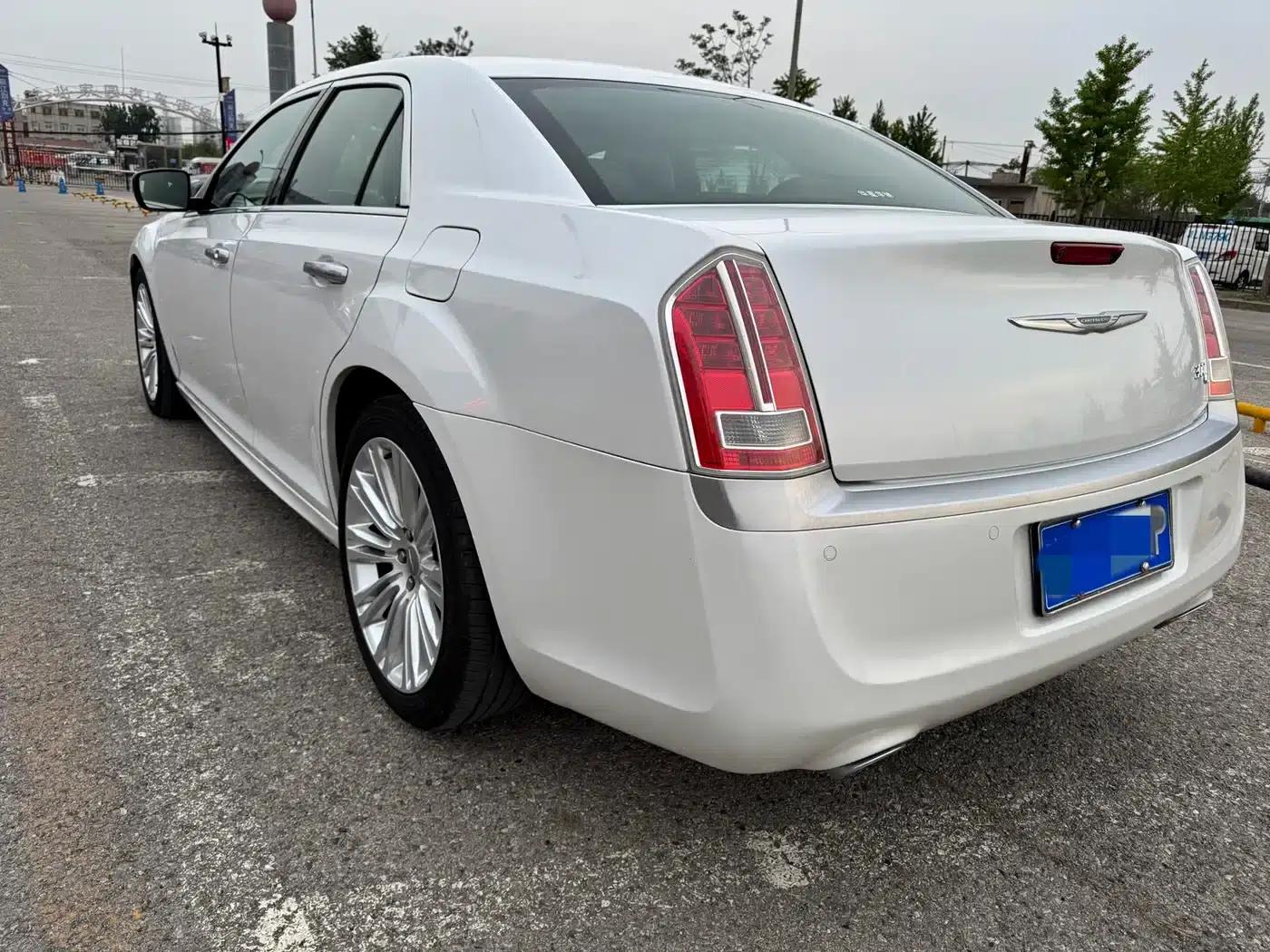 2014 Chrysler 300C Imported Model 3.0L Excellence Edition — миниатюра 5