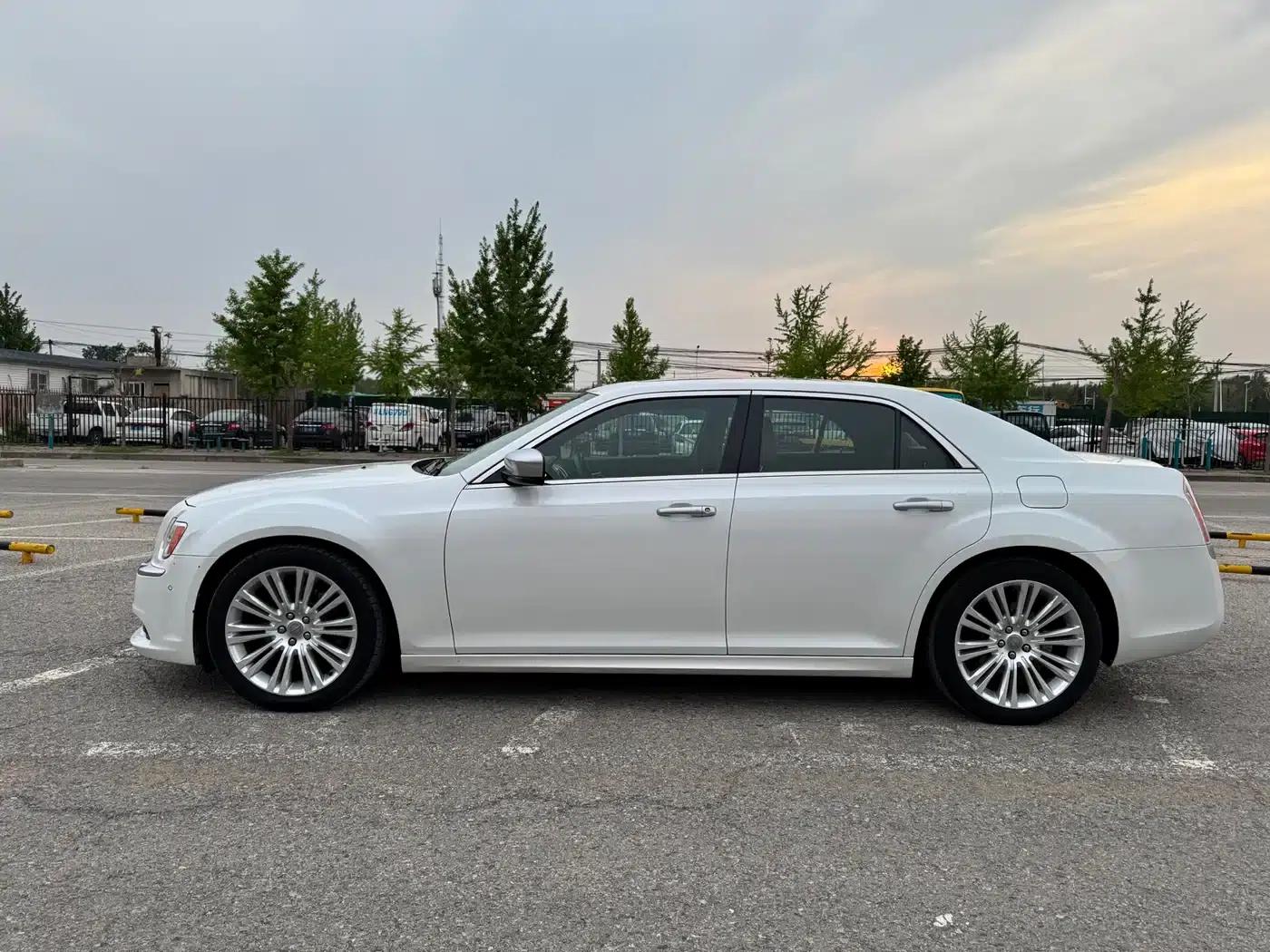 2014 Chrysler 300C Imported Model 3.0L Excellence Edition — миниатюра 6