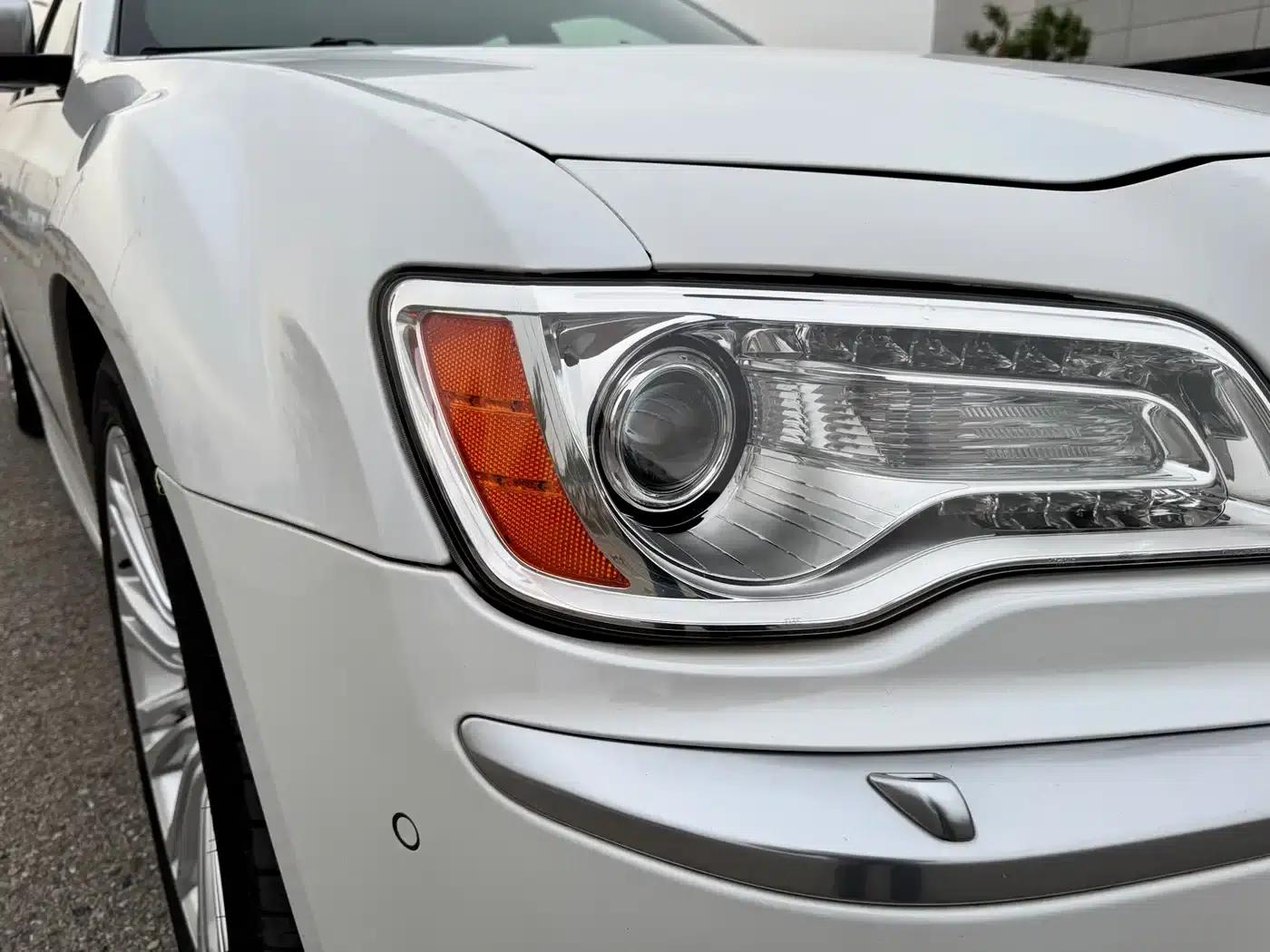 2014 Chrysler 300C Imported Model 3.0L Excellence Edition — миниатюра 8