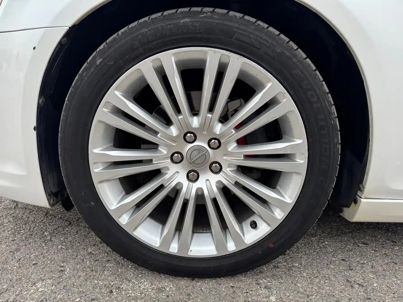 2014 Chrysler 300C Imported Model 3.0L Excellence Edition — миниатюра 9