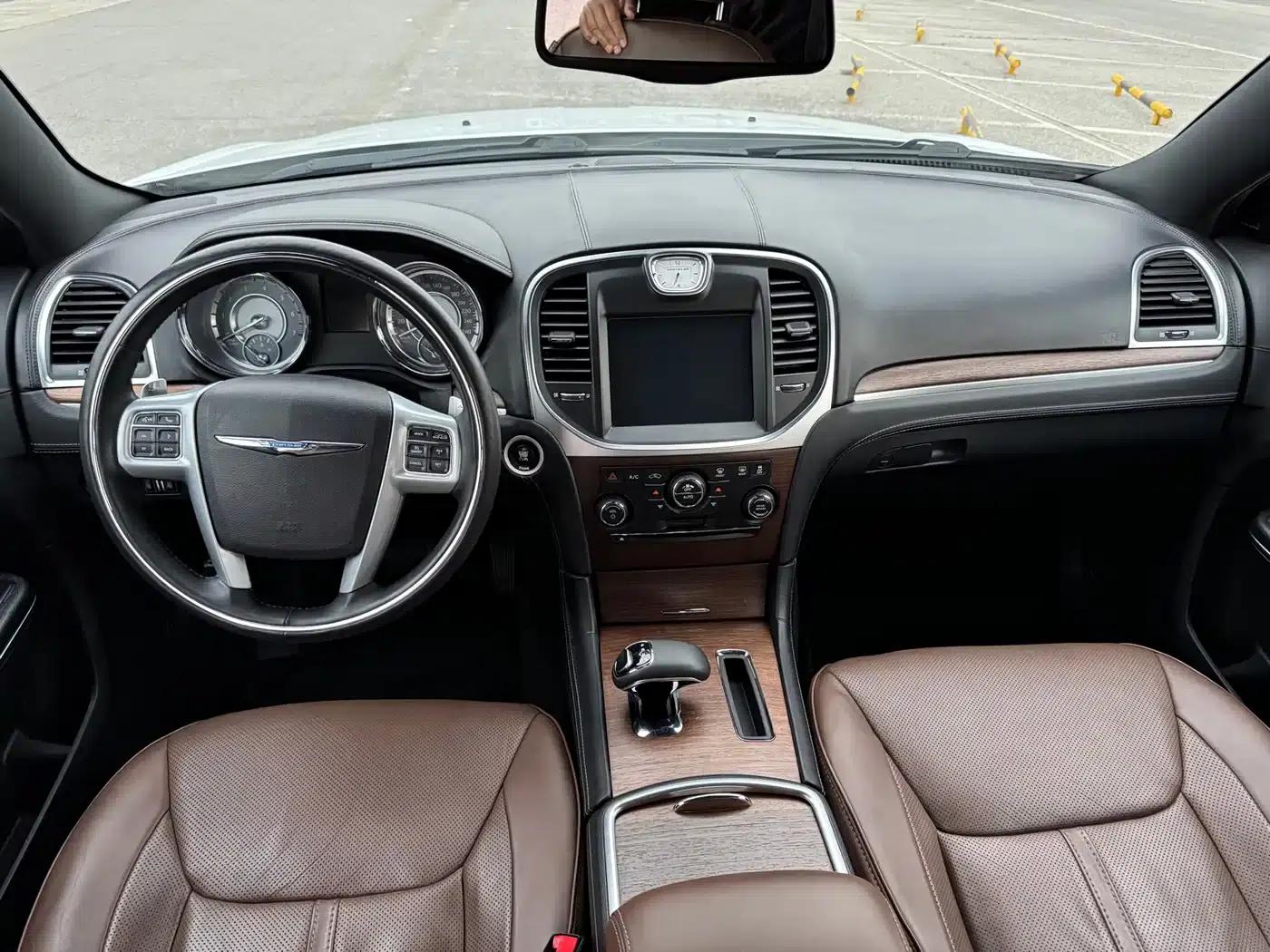 2014 Chrysler 300C Imported Model 3.0L Excellence Edition — миниатюра 10