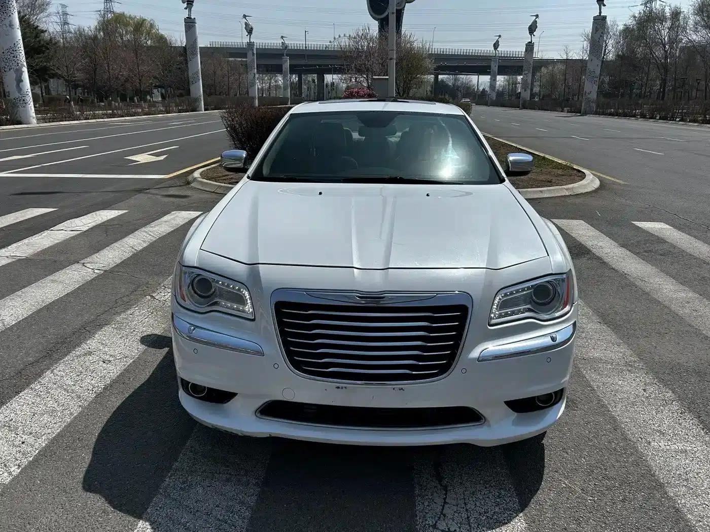 Chrysler 300C (Imported) 2013 3.6L Premium Edition — миниатюра 2