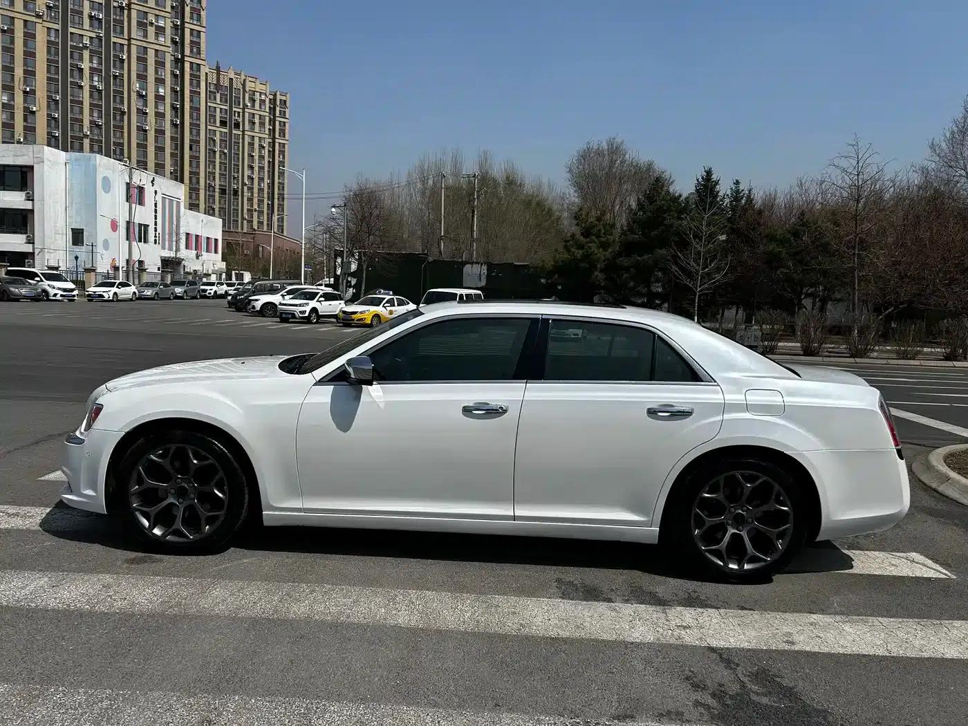 Chrysler 300C (Imported) 2013 3.6L Premium Edition — миниатюра 11