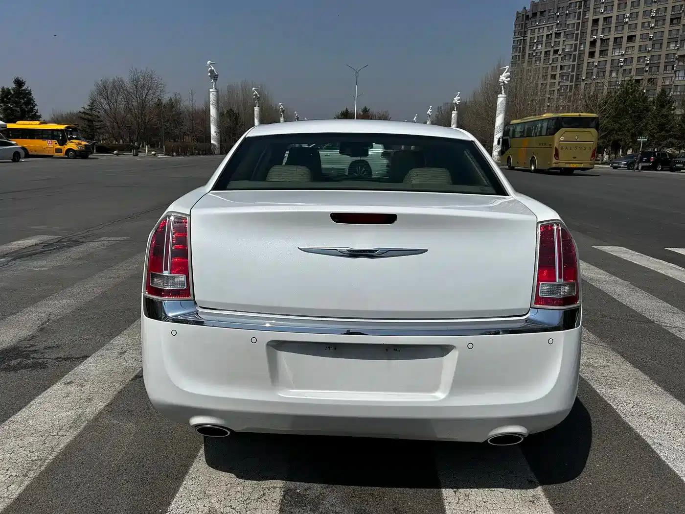 Chrysler 300C (Imported) 2013 3.6L Premium Edition — миниатюра 13