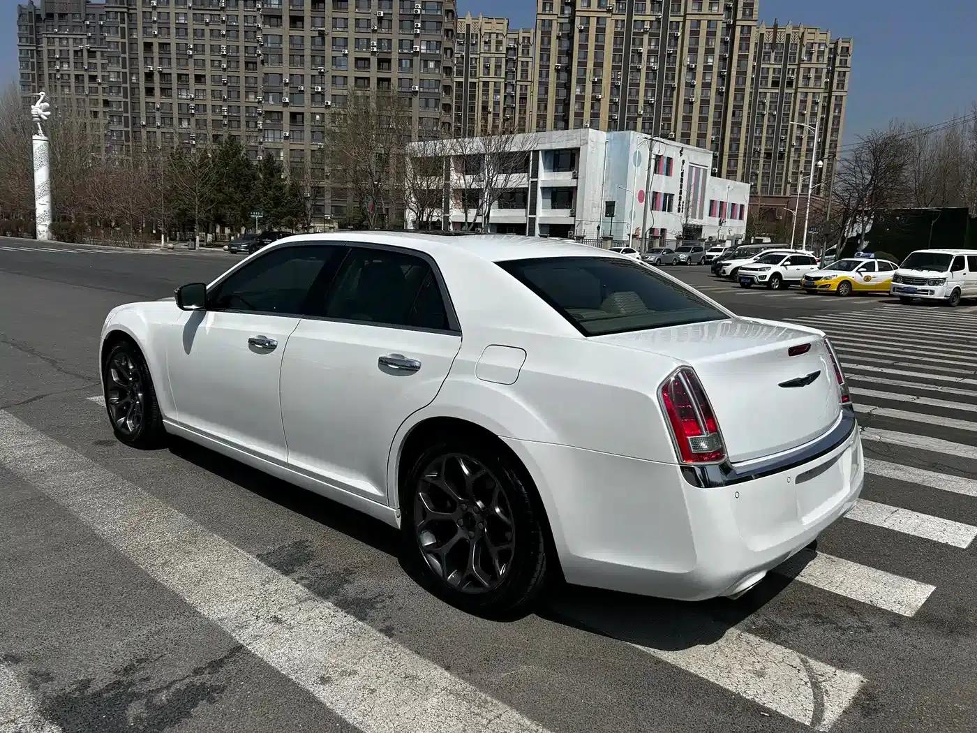 Chrysler 300C (Imported) 2013 3.6L Premium Edition — миниатюра 14