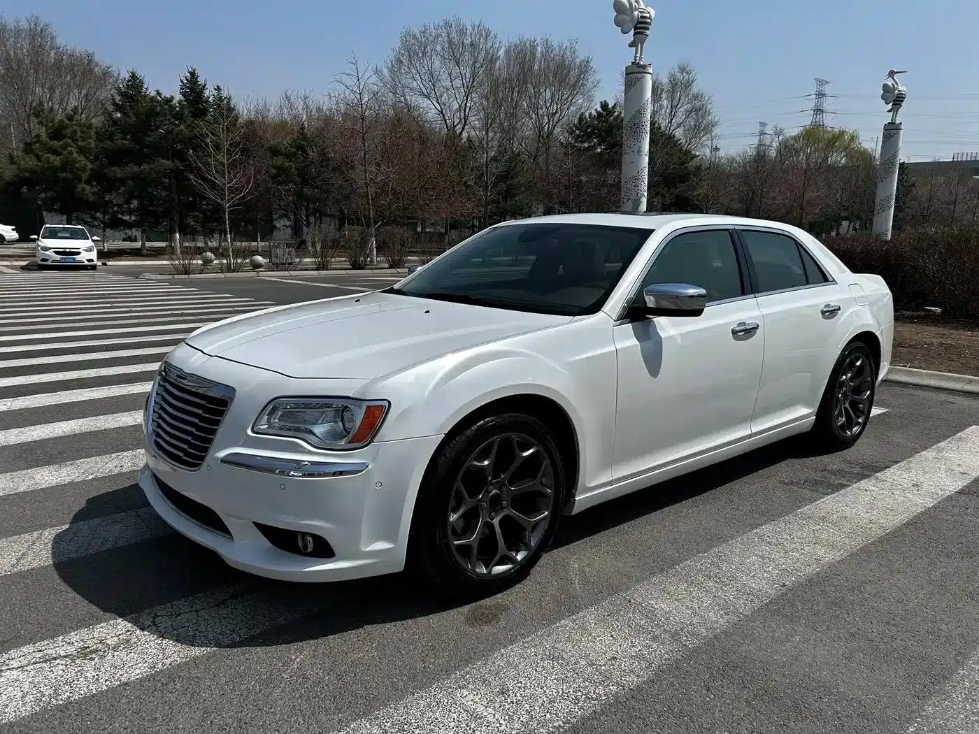 Chrysler 300C (Imported) 2013 3.6L Premium Edition — миниатюра 3