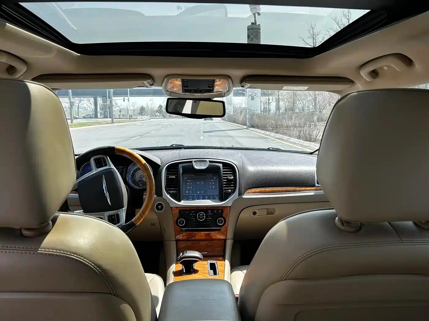 Chrysler 300C (Imported) 2013 3.6L Premium Edition — миниатюра 5