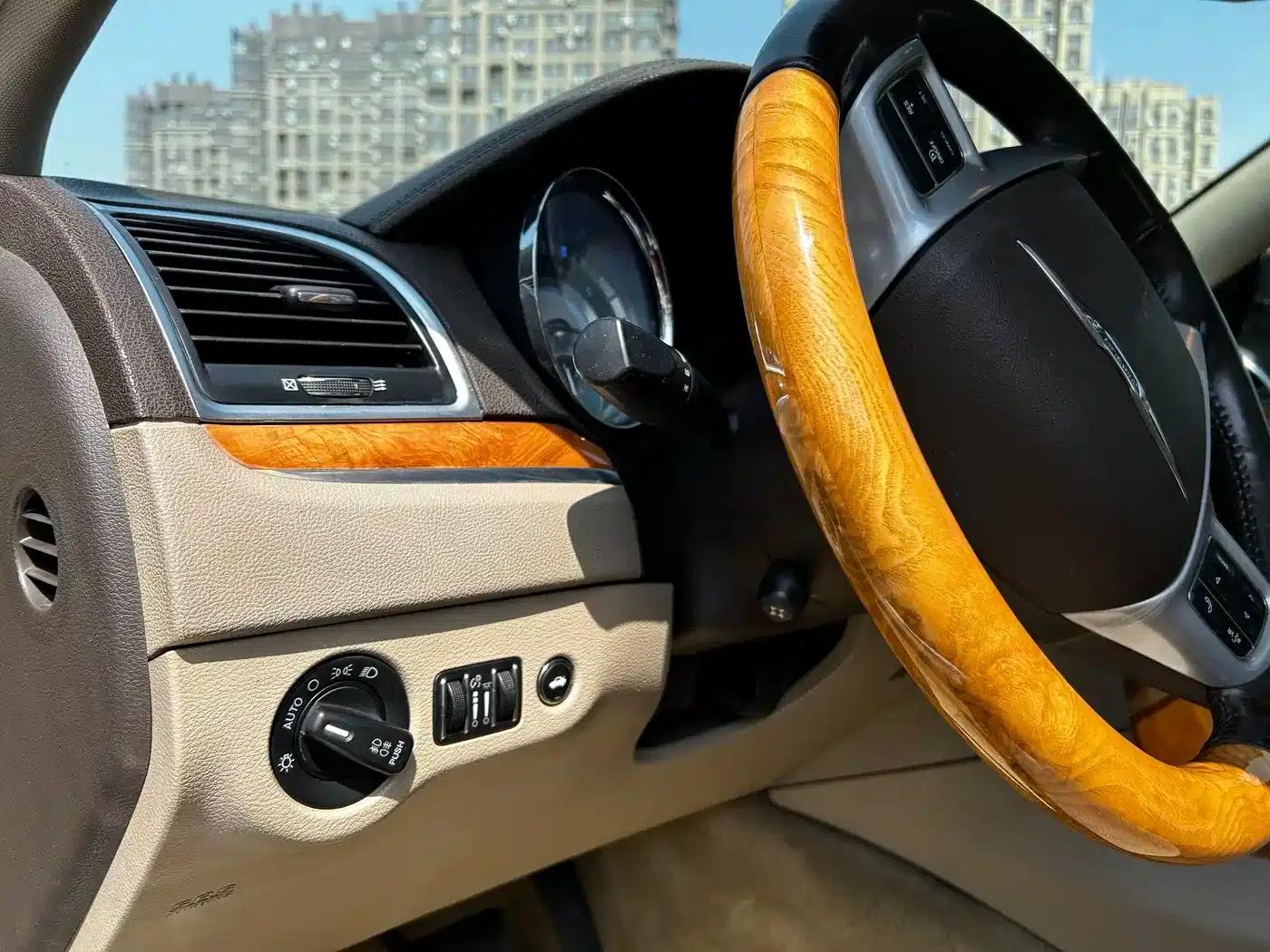 Chrysler 300C (Imported) 2013 3.6L Premium Edition — миниатюра 6