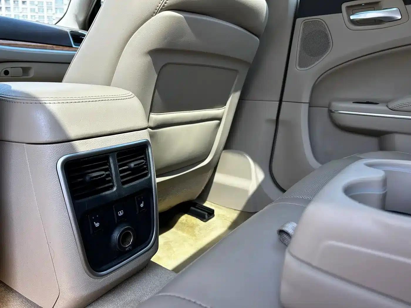 Chrysler 300C (Imported) 2013 3.6L Premium Edition — миниатюра 8