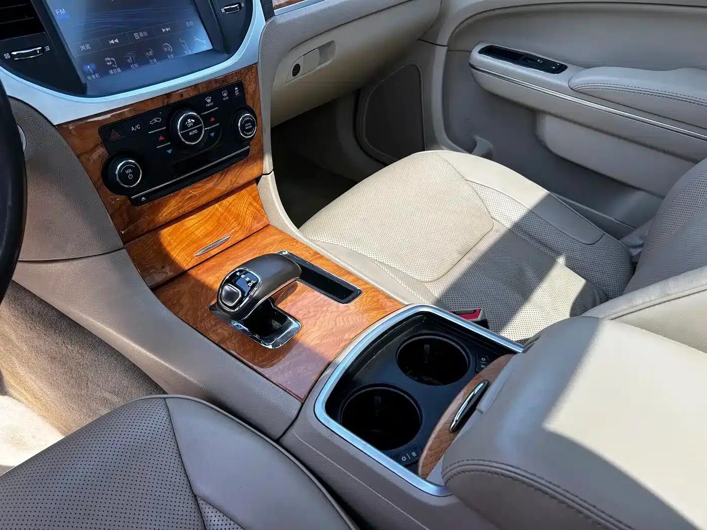 Chrysler 300C (Imported) 2013 3.6L Premium Edition — миниатюра 9