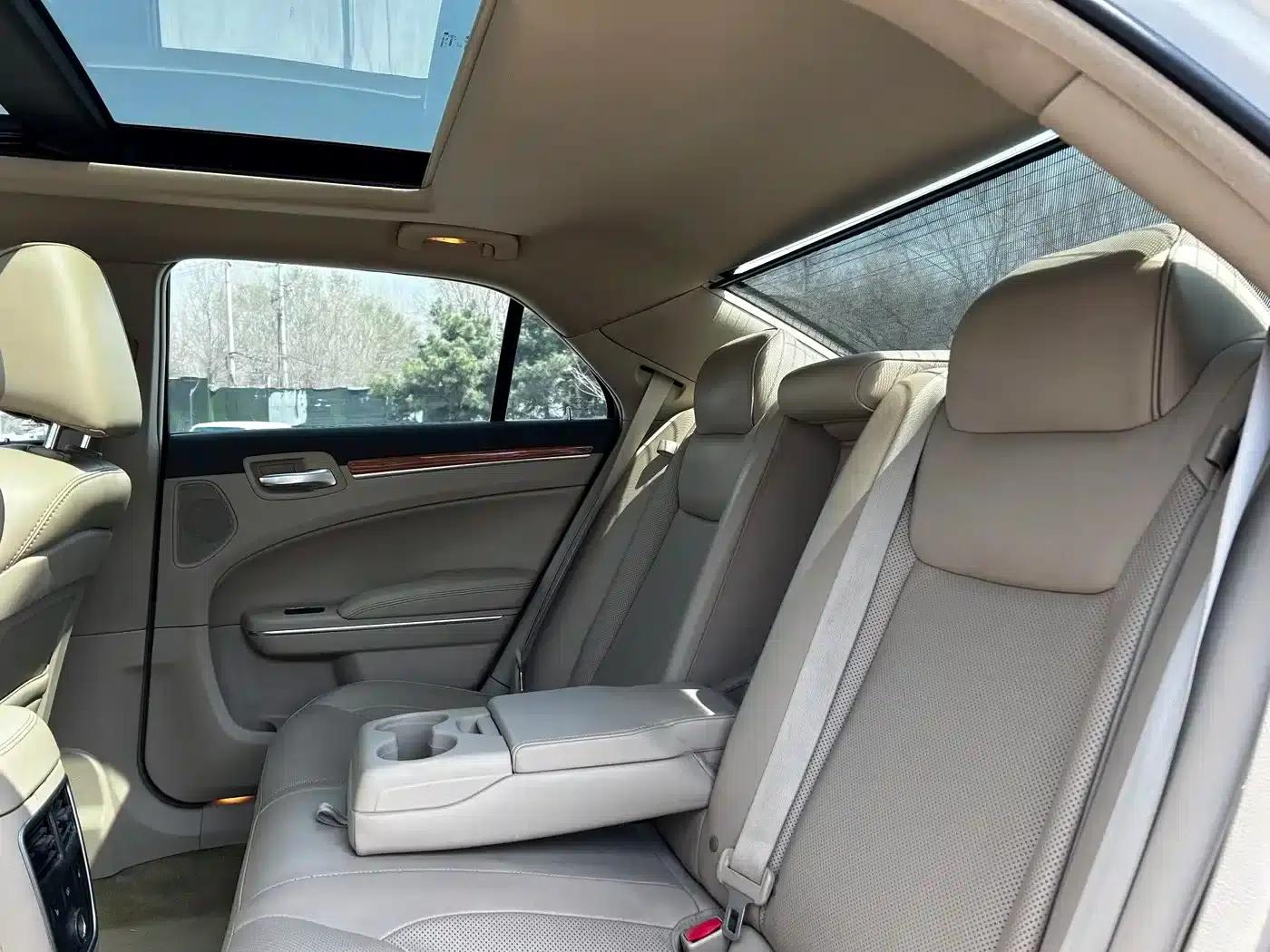 Chrysler 300C (Imported) 2013 3.6L Premium Edition — миниатюра 10