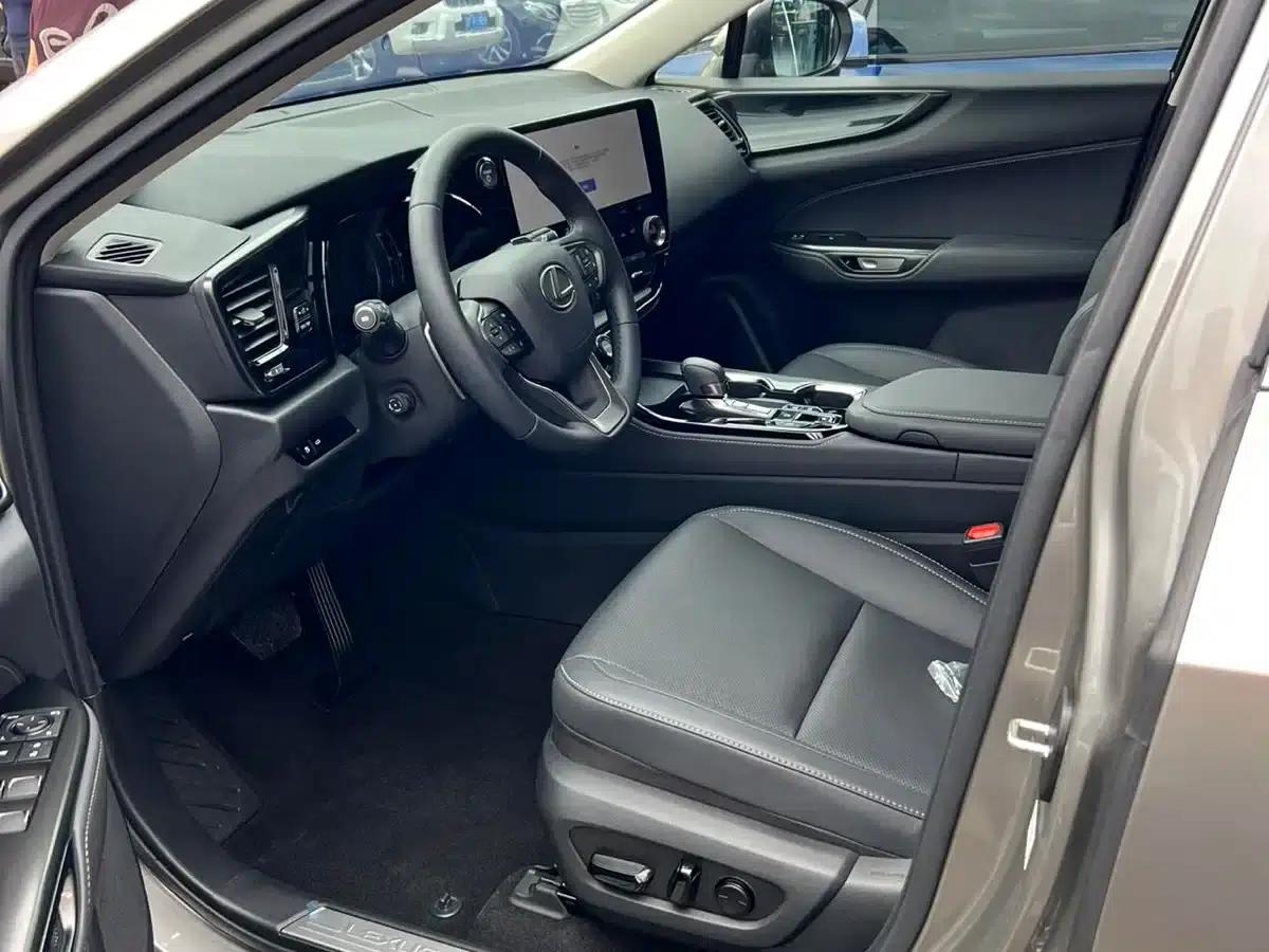 Lexus NX PHEV 2024 400h+ Comfort Edition — миниатюра 11