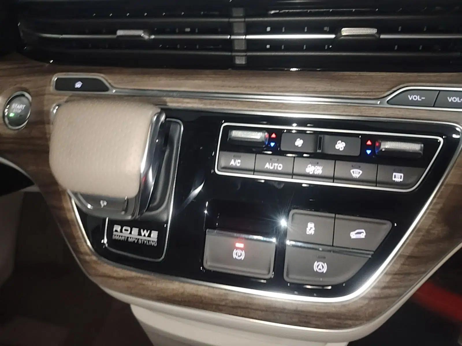 Roewe iMAX8 New Energy 2022 Golden Edition — миниатюра 17
