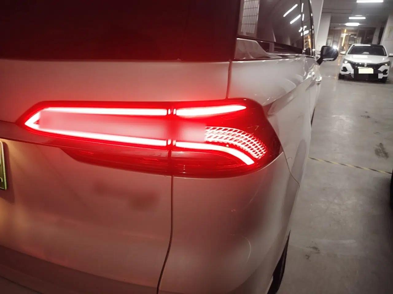 Roewe iMAX8 New Energy 2022 Golden Edition — миниатюра 7